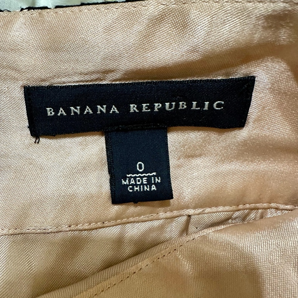Banana Republic Black Lace Pencil Skirt 🖤 - Picture 11 of 13